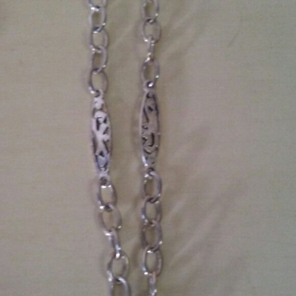 Silver necklace with 5 black charms and matching pierced earrings - Picture 5 of 6